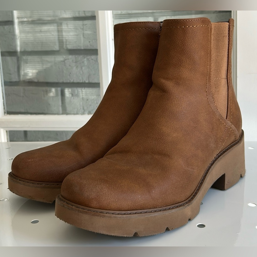 Naturalizer women’s Boots 8.5 Brown